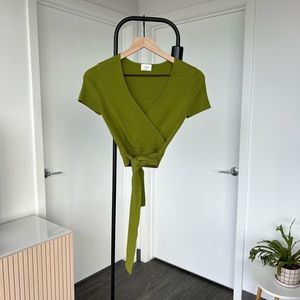 💚Aritzia Wrap Knit Shirt